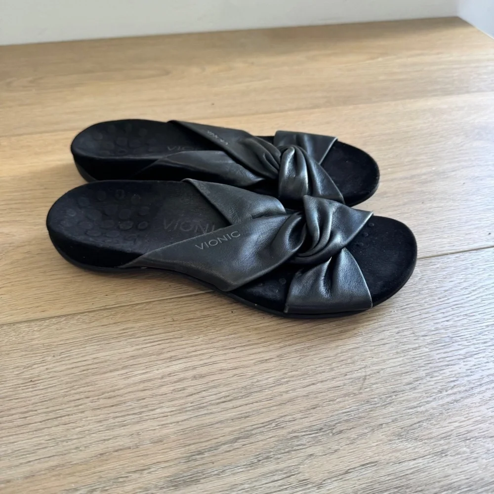 Vionic black leather
